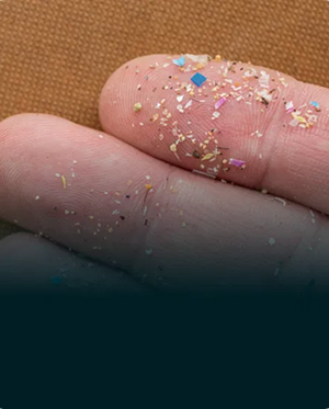 Les microplastiques causent de graves <strong>problèmes de santé</strong> à long terme
